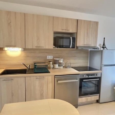 A 150M De La Plage - Coquet Appartement Pour 4 Personnes Vias Luaran gambar