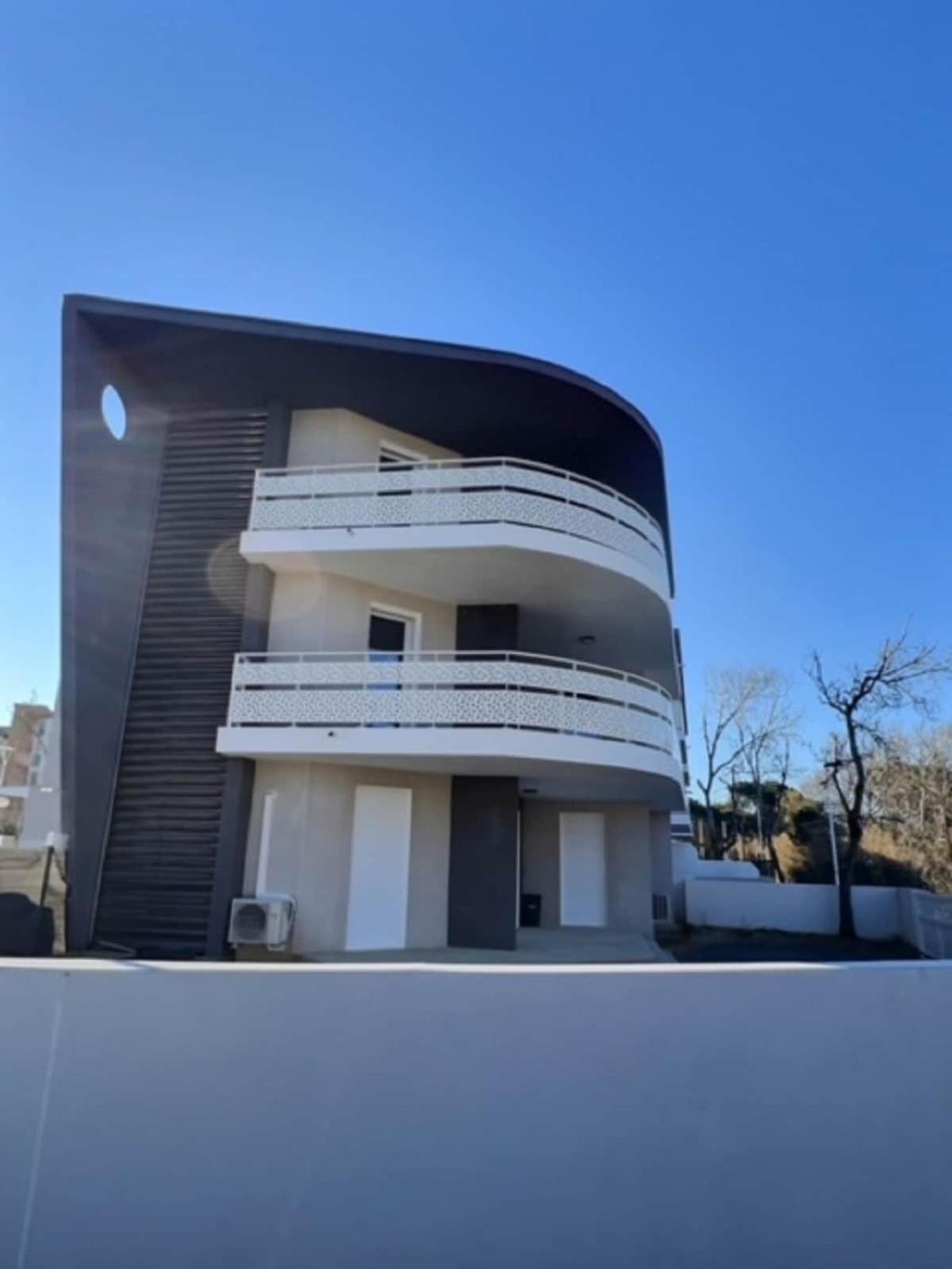 A 150M De La Plage - Coquet Appartement Pour 4 Personnes Vias Luaran gambar